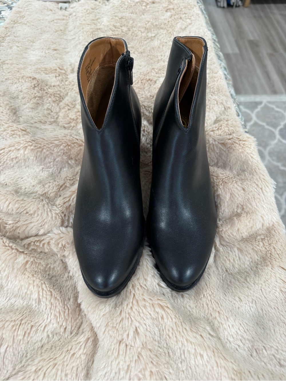 White Mountain Black Leather V-Cut Ankle Booties